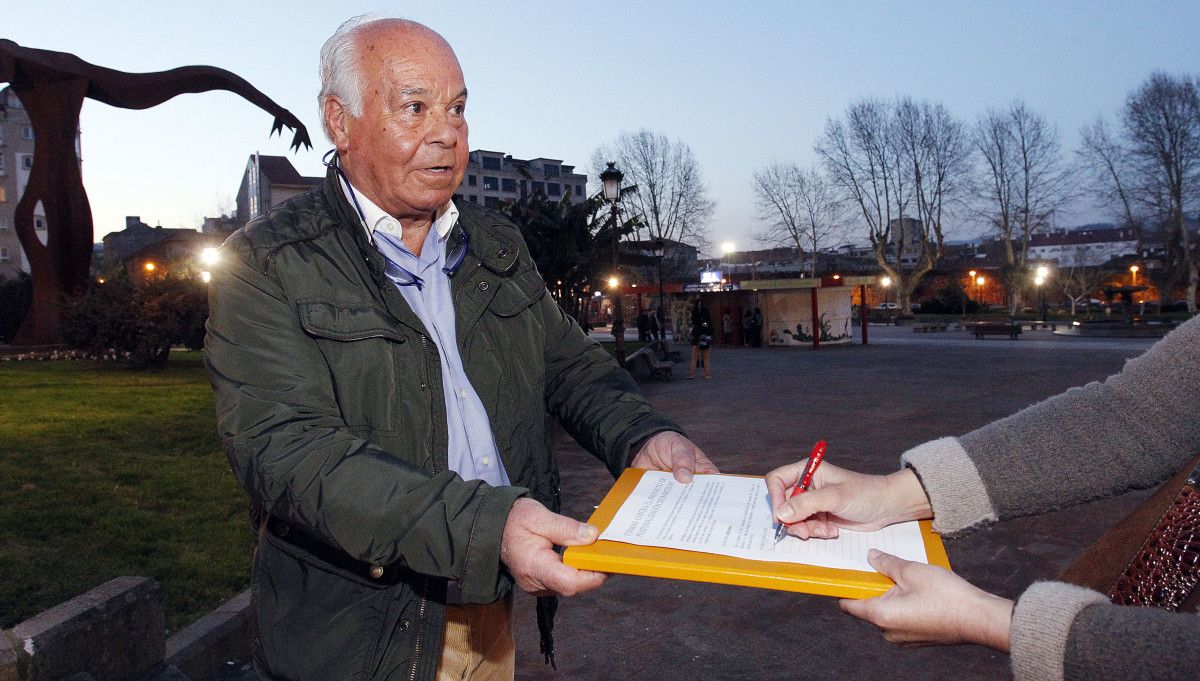Jesús del Campo, veciño que promove a campaña de recollida de sinaturas en Barcelos Jesús del Campo, veciño que promove a campaña de recollida de sinaturas en Barcelos