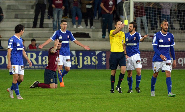 Partido entre Pontevedra e UD Logroñés 