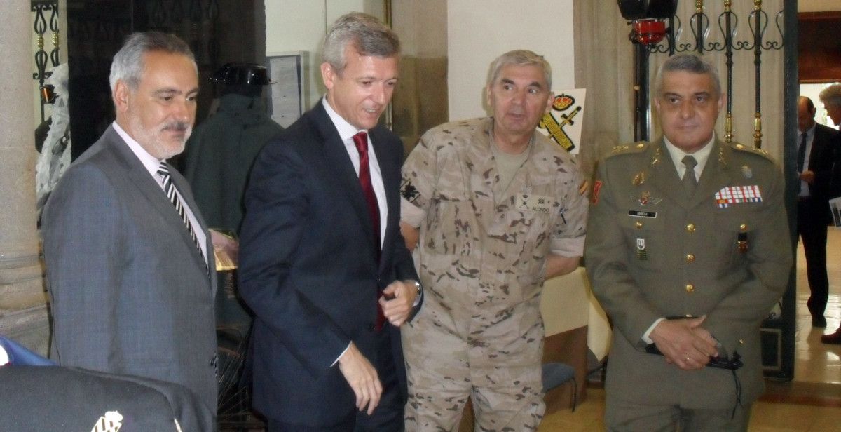 El vicepresidente de la Xunta con el General Jefe de la Brilat en Pontevedra y el General Jefe del Mando de las Fuerzas Ligeras
