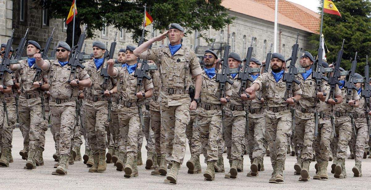 Parada militar con motivo del XLVII aniversario de la Brilat