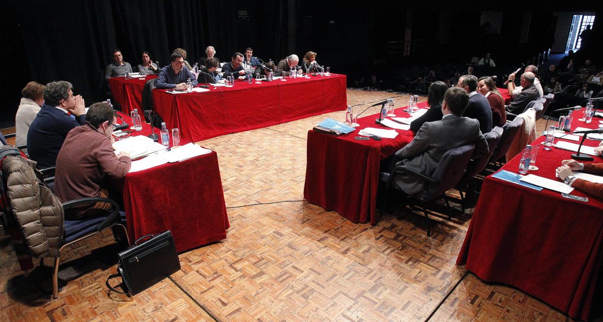 Pleno da corporación municipal de Pontevedra no Teatro Principal