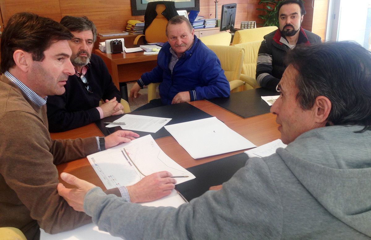 Reunión del alcalde de Sanxenxo conl a plataforma de la PO-308