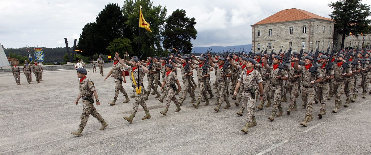 Parada militar con motivo del XLVII aniversario de la Brilat