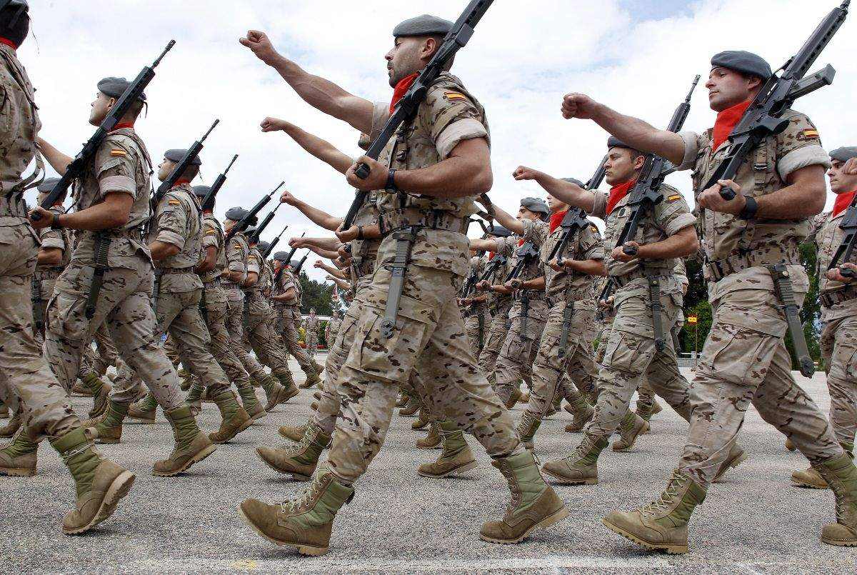 Parada militar con motivo del XLVII aniversario de la Brilat