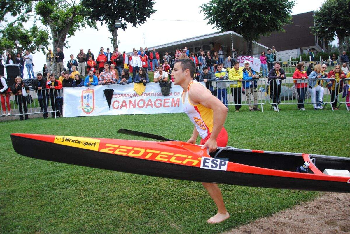 Tono Campos durante a carreira de C-1 no Europeo de Maratón de Vila Verde