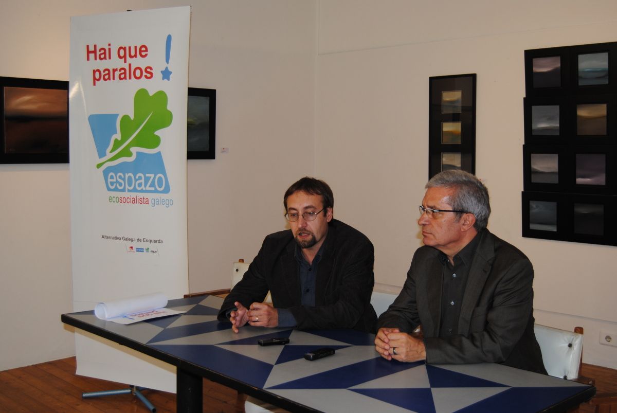 Joan Saura estivo acompañado na súa comparecencia por Xan Hermida, de Espazo Ecogaleguista Joan Saura estivo acompañado na súa comparecencia por Xan Hermida, de Espazo Ecogaleguista