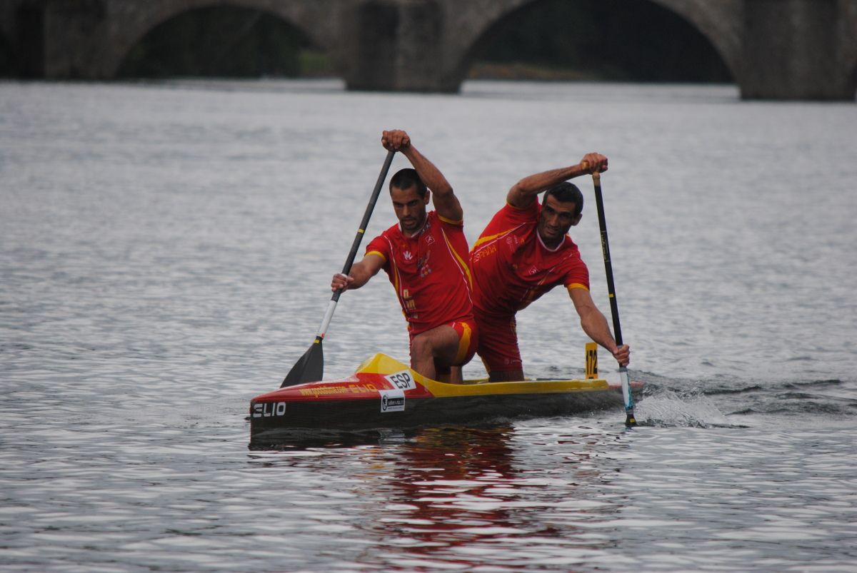 ÿscar Graña y Ramón Ferro en la prueba de C-2 del Mundial de Maratón en Vila Verde (Portugal)