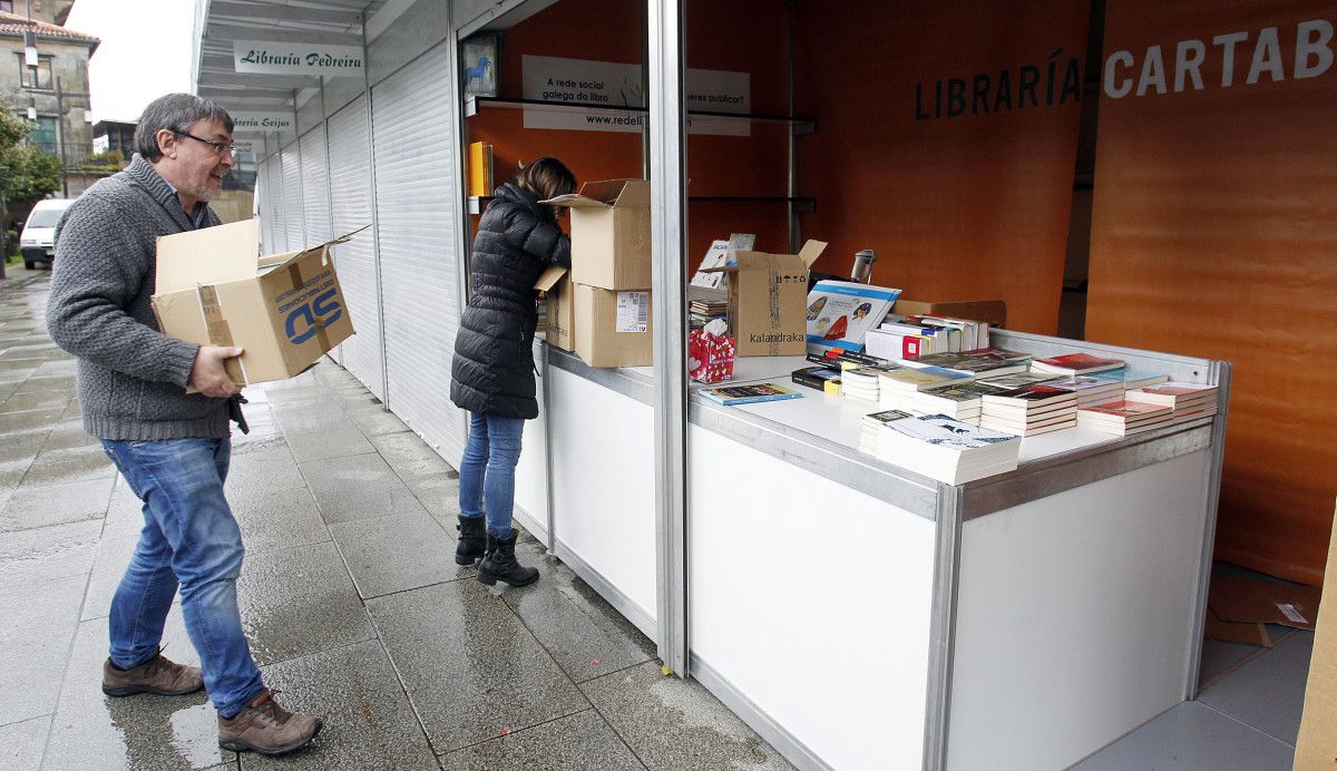 Preparativos da Feira do Libro Novo de Pontevedra