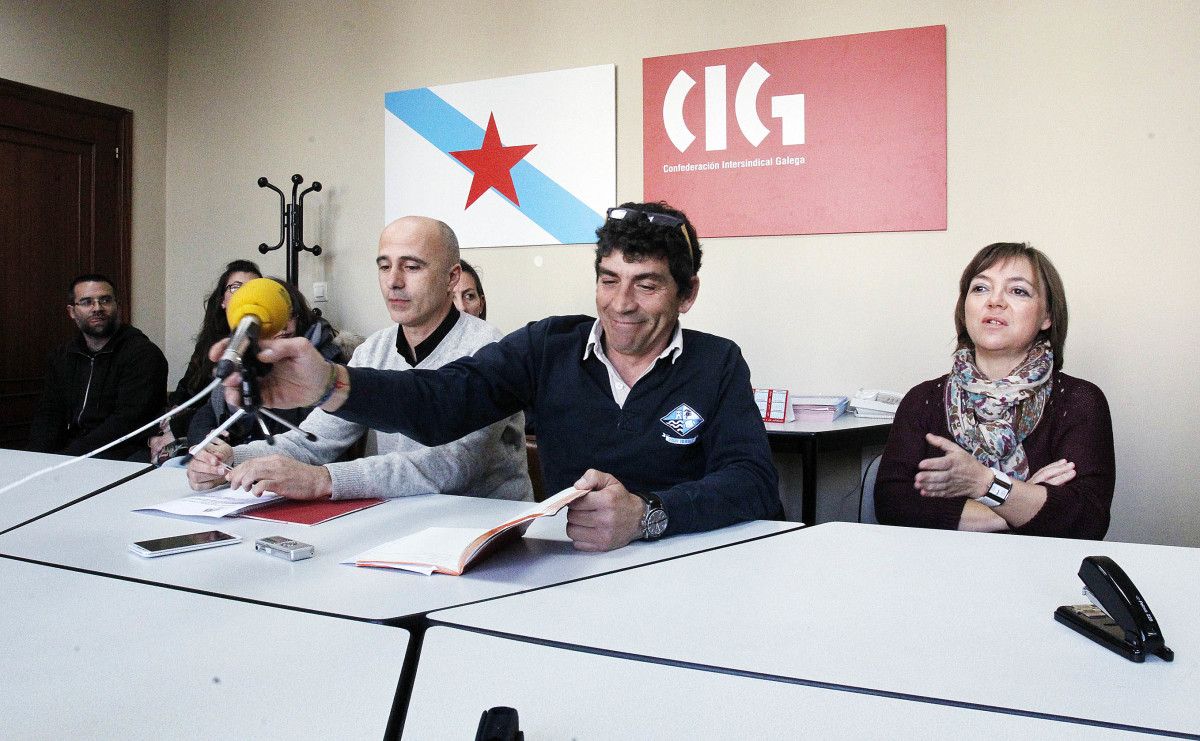 Rolda de prensa da CIG Ensino e de representantes da Escola de Restauración
