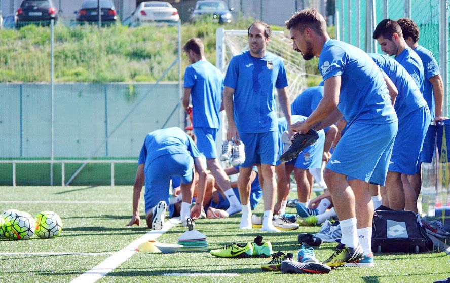 Adrián Mouriño nun adestramento do Pontevedra en Príncipe Felipe
