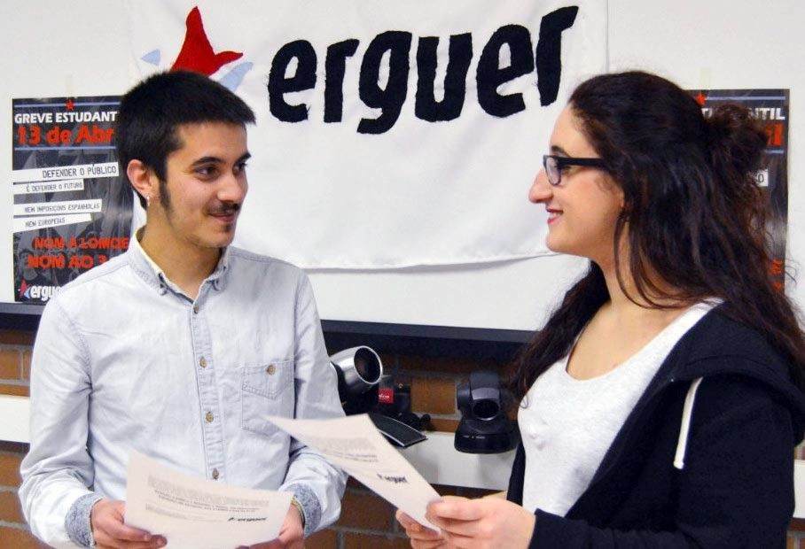 Paulo Queiruga y Rebeca Cambeiro del sindicato estudiantil Erguer