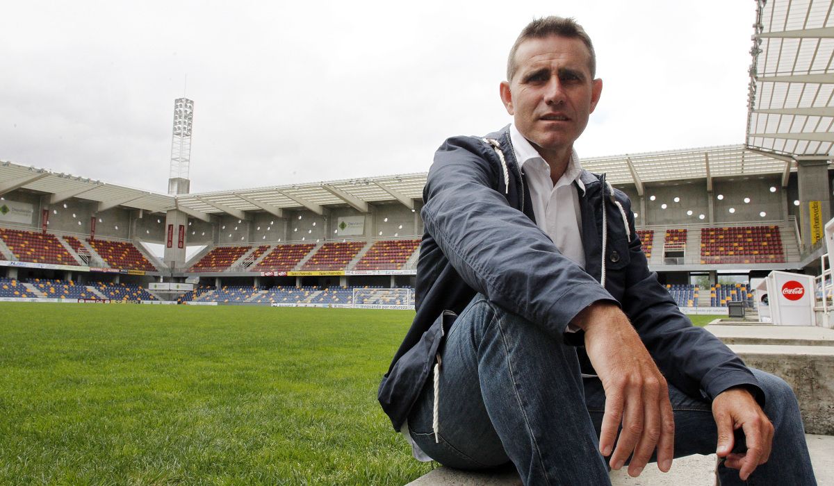 Nando posa en Pasarón en su presentación como técnico del Pontevedra