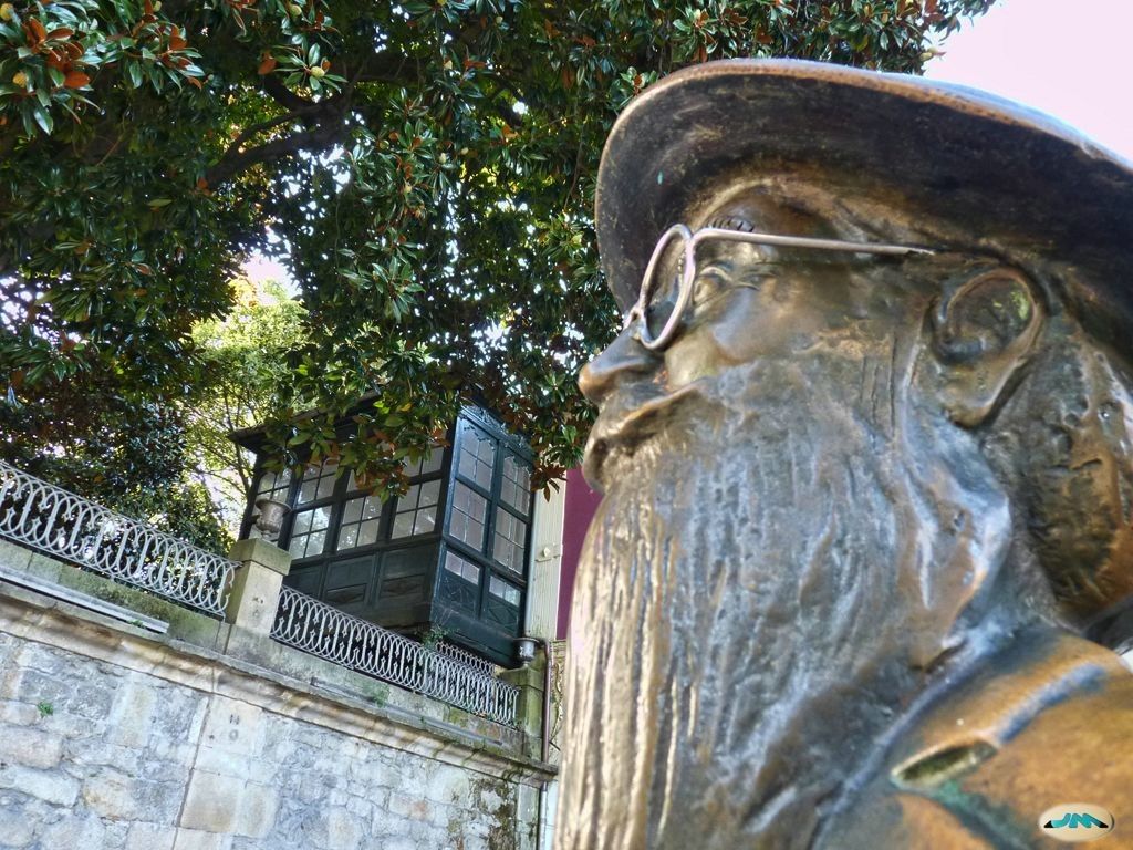 Estatua de Valle Inclán