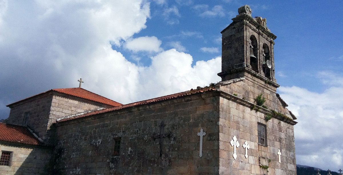 EL campanario de la iglesia de Briallos fue destrozado por un rayo