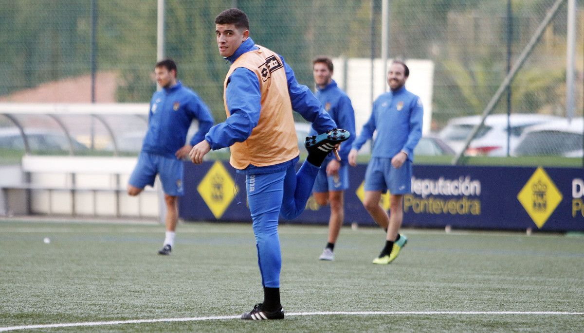 Adrián Gómez nun adestramento do Pontevedra en Príncipe Felipe Adrián Gómez nun adestramento do Pontevedra en Príncipe Felipe