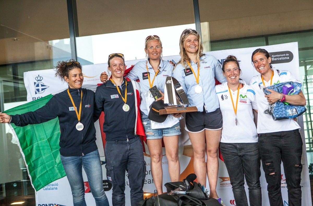 Támara Echegoyen e Berta Betanzos (dereita) no podio do Europeo de Barcelona