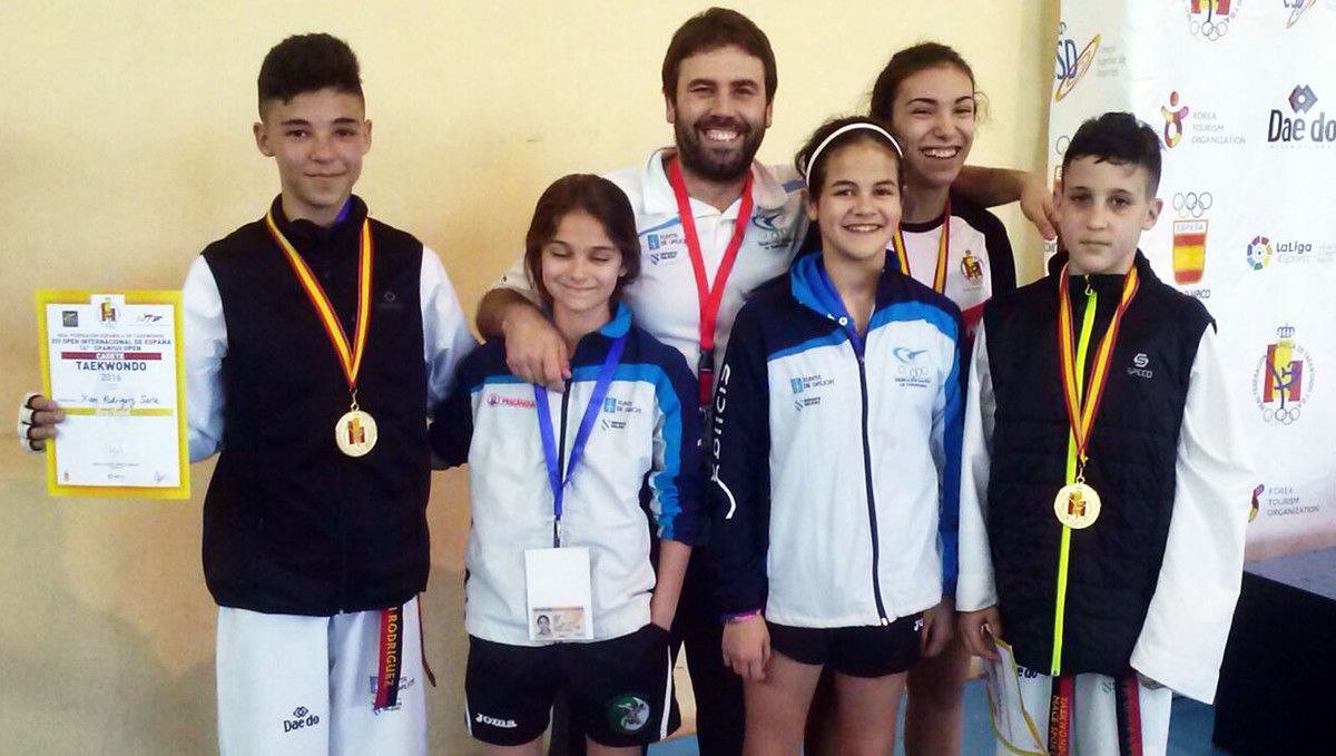 Deportistas do Taekanart no Open de España de taekwondo