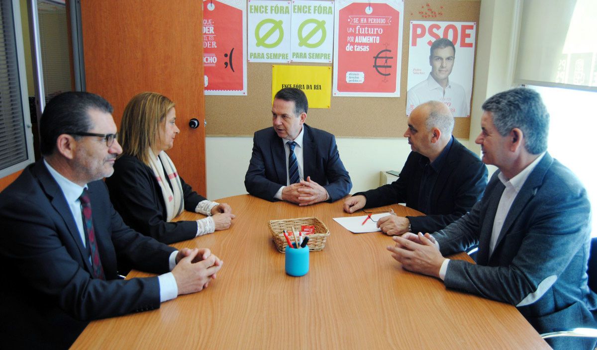 Xuntanza de Abel Caballero e Carmela Silva con Agustín Fernández na sede do PSOE