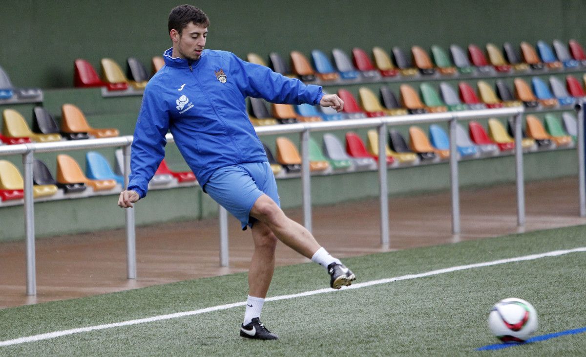 Kevin Presa durante un entrenamiento del Pontevedra en Príncipe Felipe