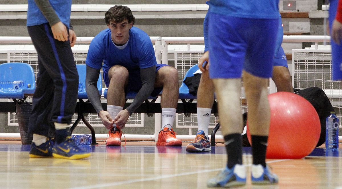 Víctor Rodríguez en un entrenamiento del Teucro en el Municipal