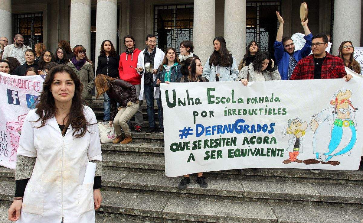 Protesta de alumnos e mestres da Escola de Restauración