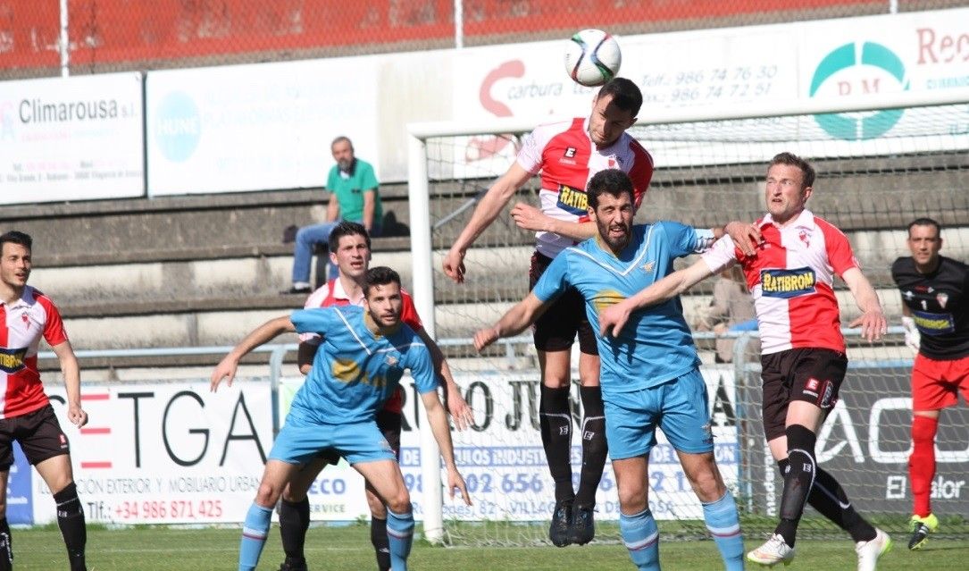 Partido entre Arosa e Alondras na Lomba