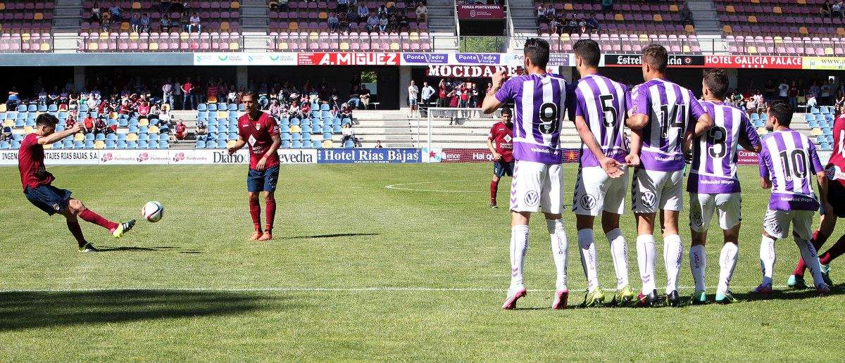 Partido entre Pontevedra e Valladolid B en Pasarón