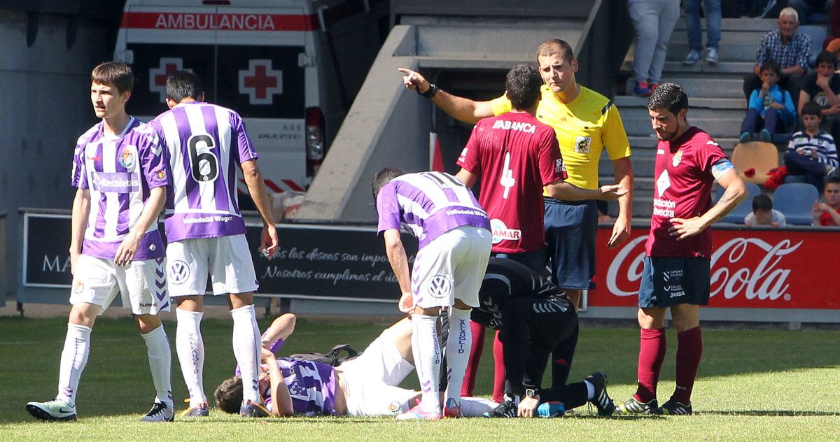 Campillo discute co árbitro tras a súa expulsión ante o Valladolid B