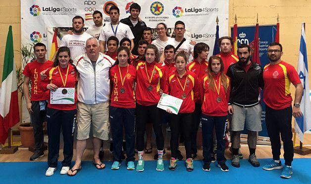Deportistas gallegos en el Torneo Internacional Jóvenes Promesas de lucha