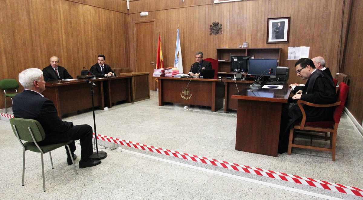 Nené Barral, sentado no banco dos acusados do Xulgado do Penal número 2 de Pontevedra