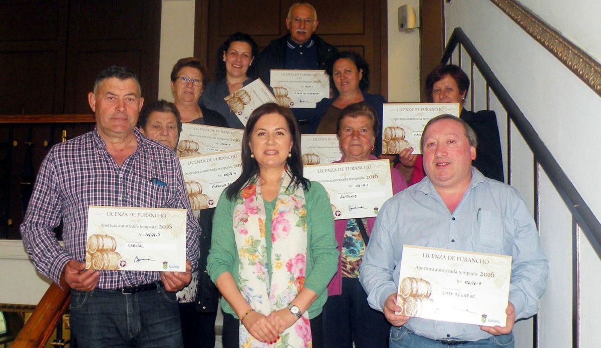 Entrega de los carteles identificativos de los furanchos de Marín