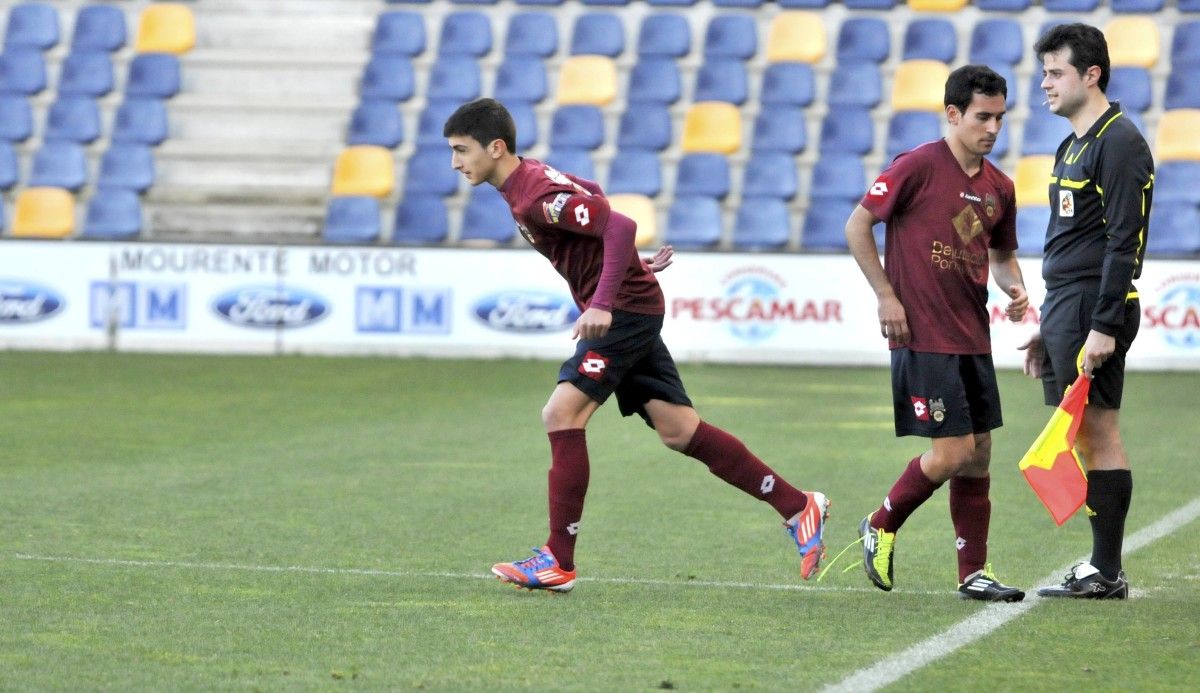 Pibe, no momento do seu debut co primeiro equipo en Pasarón, fronte ao Barbadás