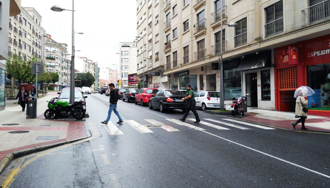 Paso de peóns na rúa Eduardo Pondal