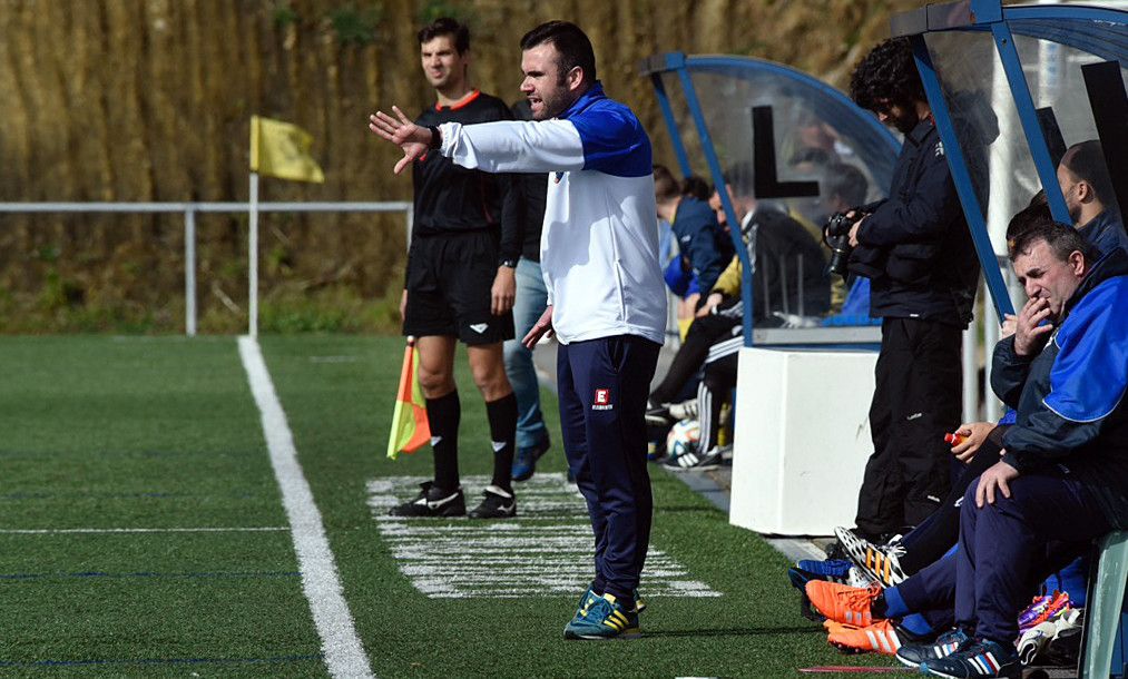 Óscar Guimeráns, no banco do Portonovo