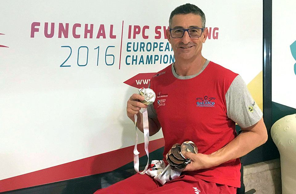 Chano Rodríguez posa coas medallas conseguidas no Europeo, en Funchal