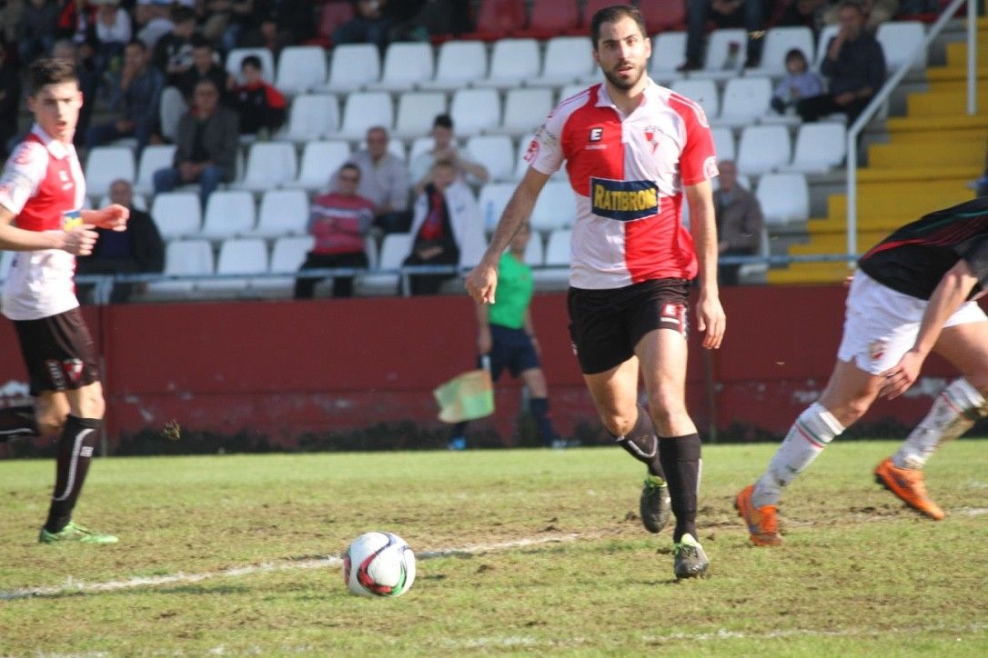 Fran Fandiño durante o partido entre Arosa e Racing Villalbés na Lomba