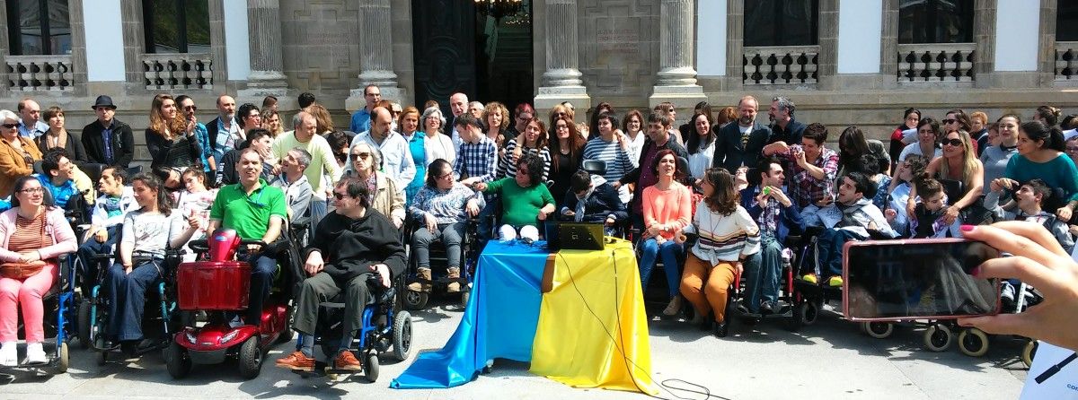 Participantes no acto de Amencer