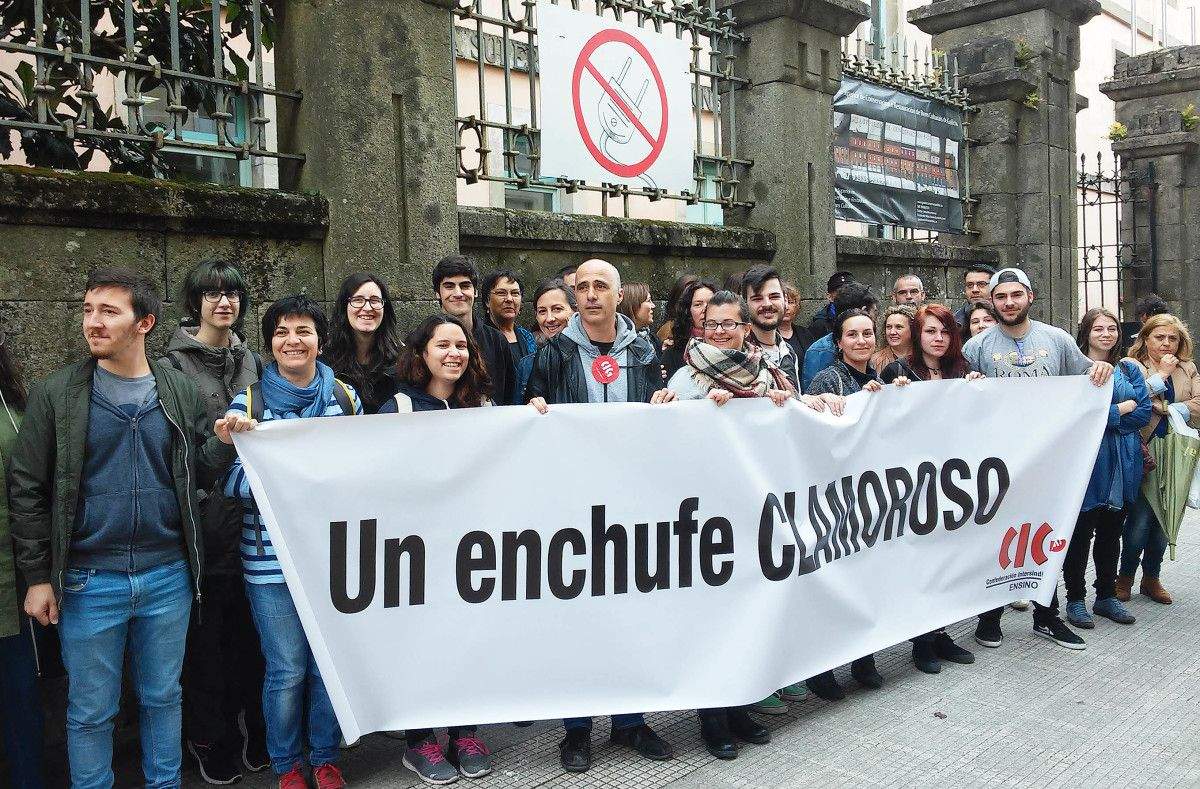 Protesta ante Restauración polo "enchufismo" na concesión dunha praza