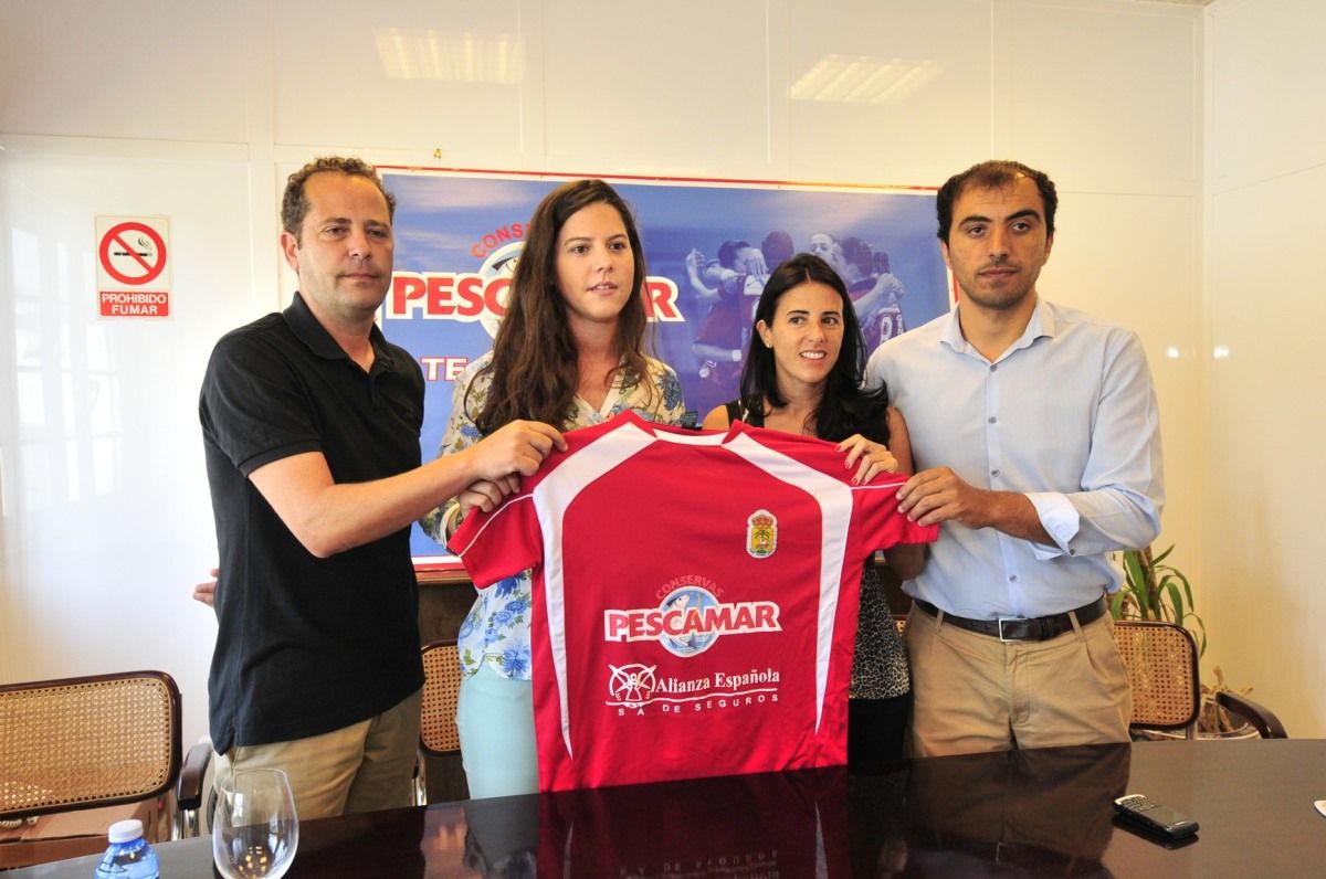 Presentación de Silvia Aguete como nueva jugadora del Poio Pescamar