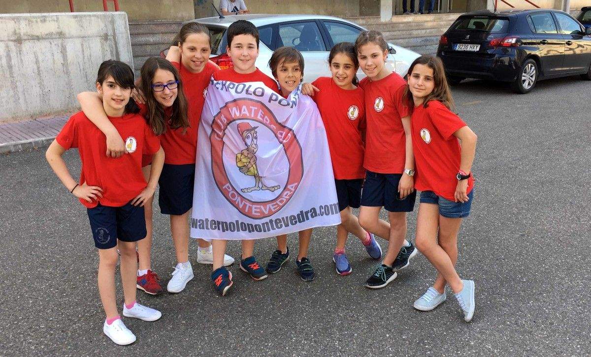 Equipo alevín del Waterpolo Pontevedra en Zaragoza