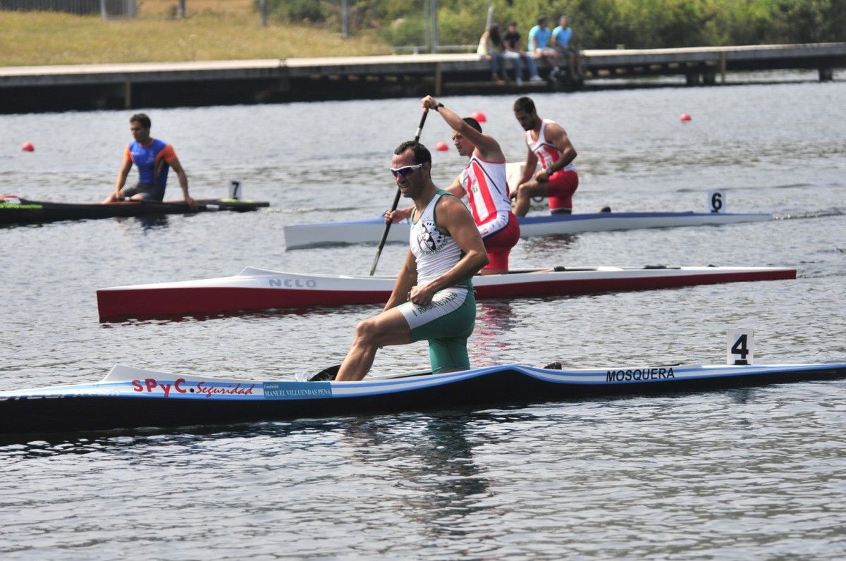 Participantes en el Campeonato gallego de verano de piragüismo en Verducido