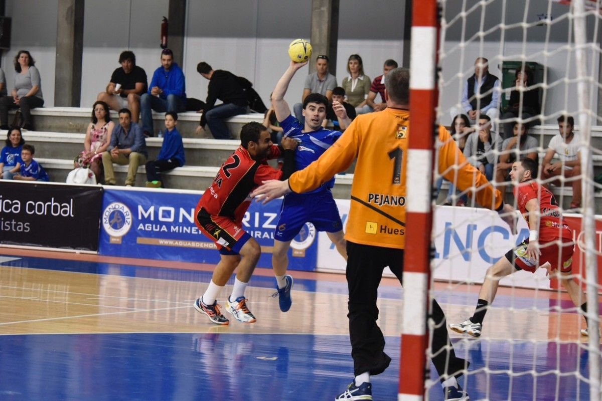 Partido entre Teucro y Bada Huesca en el Municipal