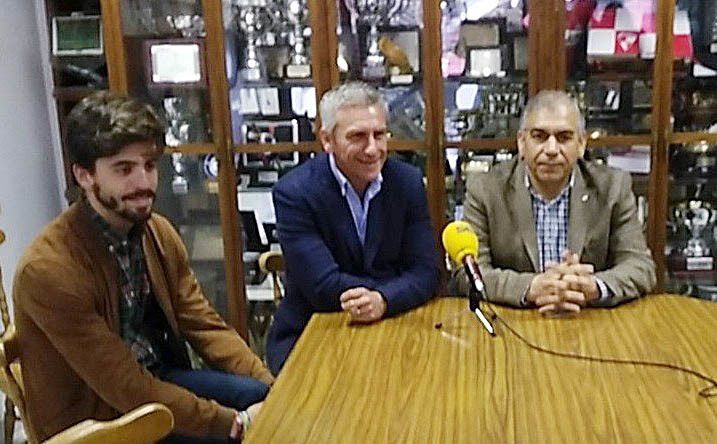 Jorge Otero y Manolo Abalo en el acto de presentación del primero como entrenador del Arosa