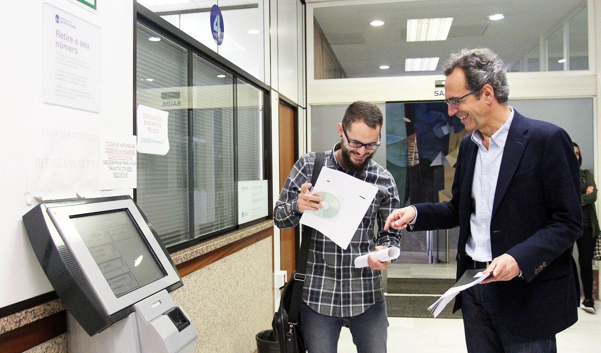 Luis Rei y Rubén Pérez, de la asociación Galicia mellor sen touradas, en el Concello