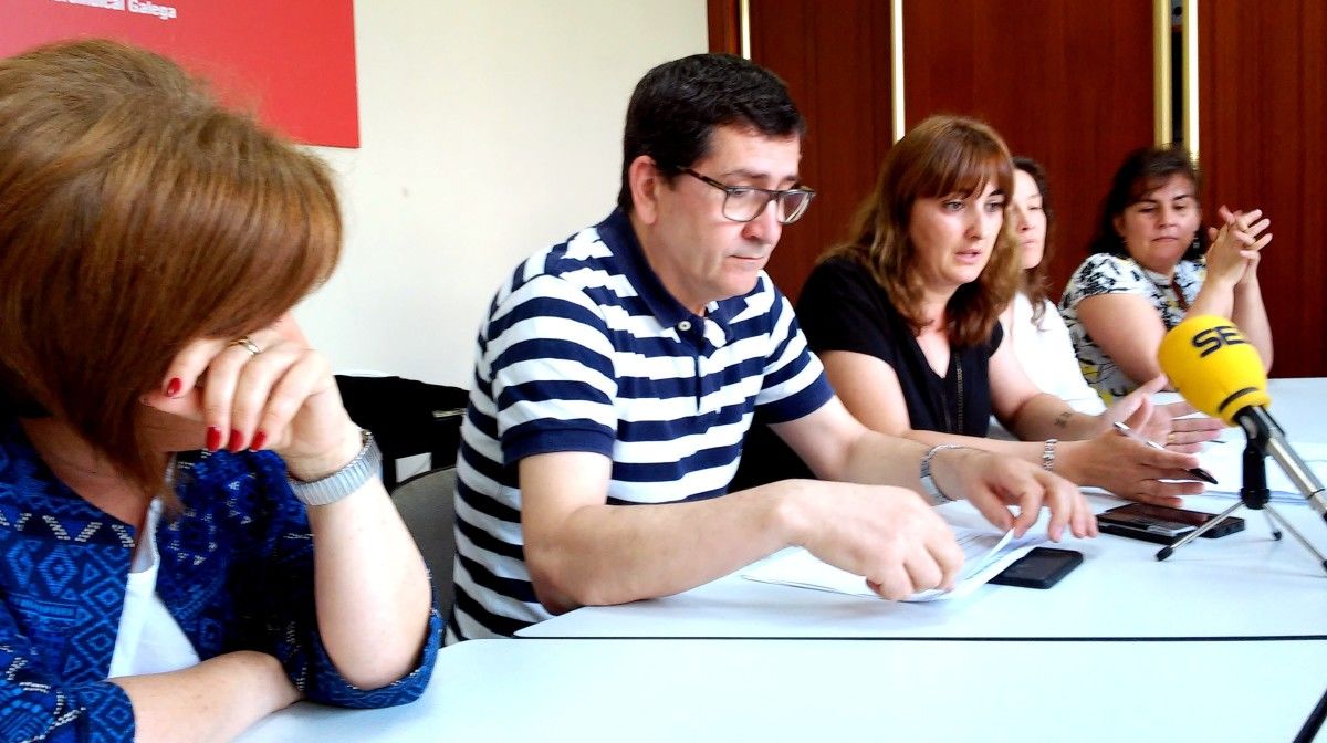 Traballadoras de limpeza en Montecelo e o Provincial con representantes da CIG