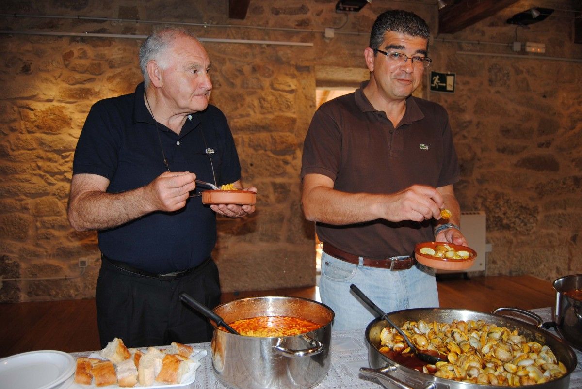 Xosé Luis Martínez y José Currás en la presentación de la XXVI Festa da Ameixa de Campelo