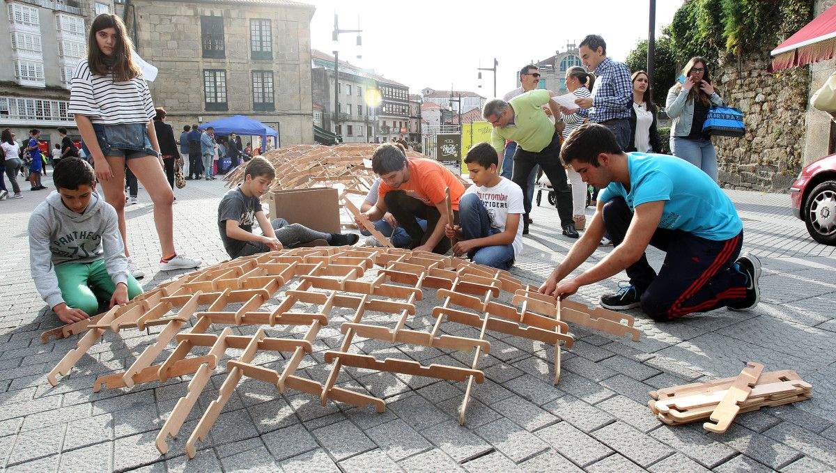 Los chavales del Sagrado sacan a la calle las cúpulas de Leonardo