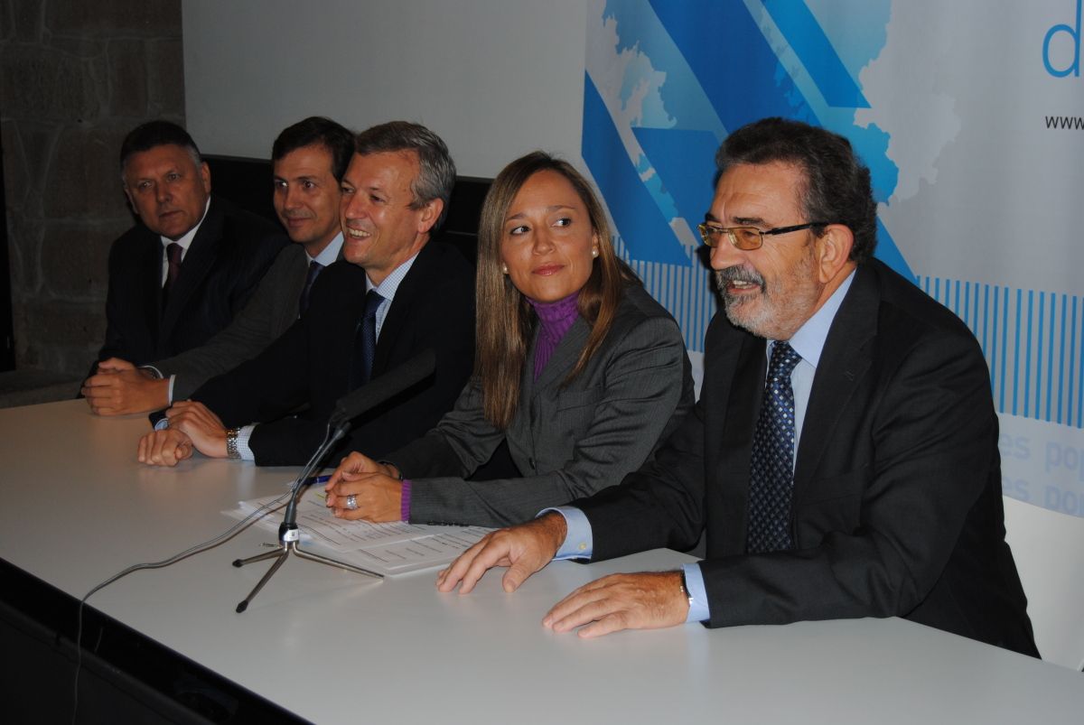 Elena Muñoz e Alfonso Rueda, entre outros, mantiveron un encontro con empresarios da cidade Elena Muñoz e Alfonso Rueda, entre outros, mantiveron un encontro con empresarios da cidade