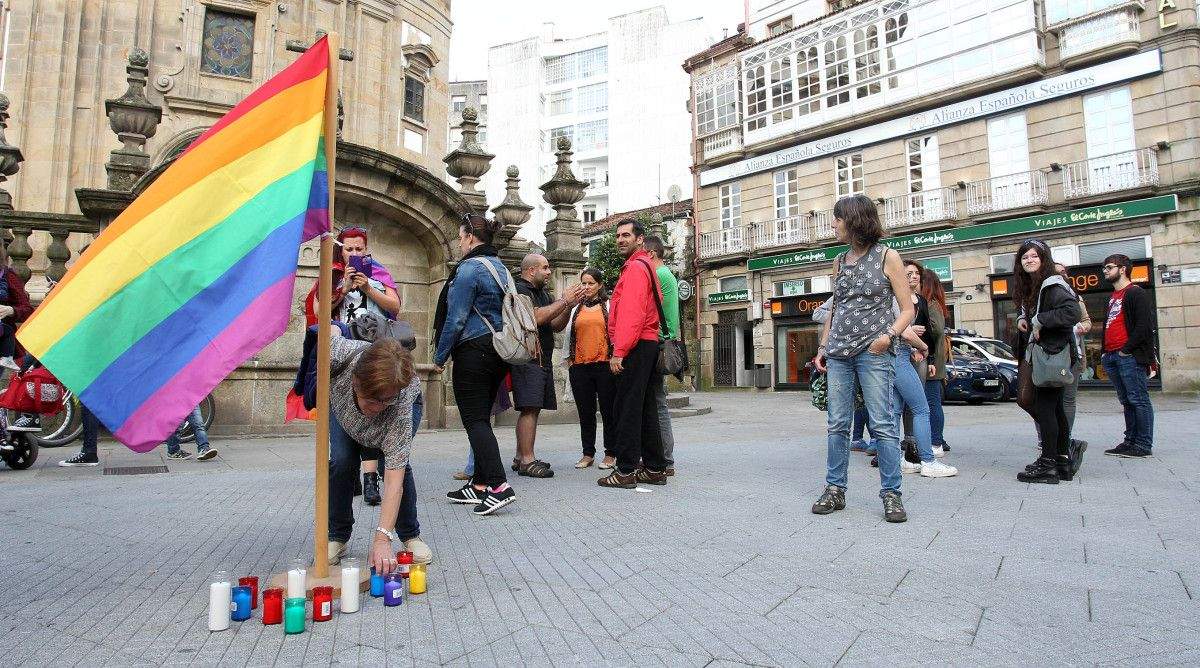 Concentración na Peregrina contra a homofobia e en solidariedade coas vítimas do atentado de Orlando e co colectivo LGTBI