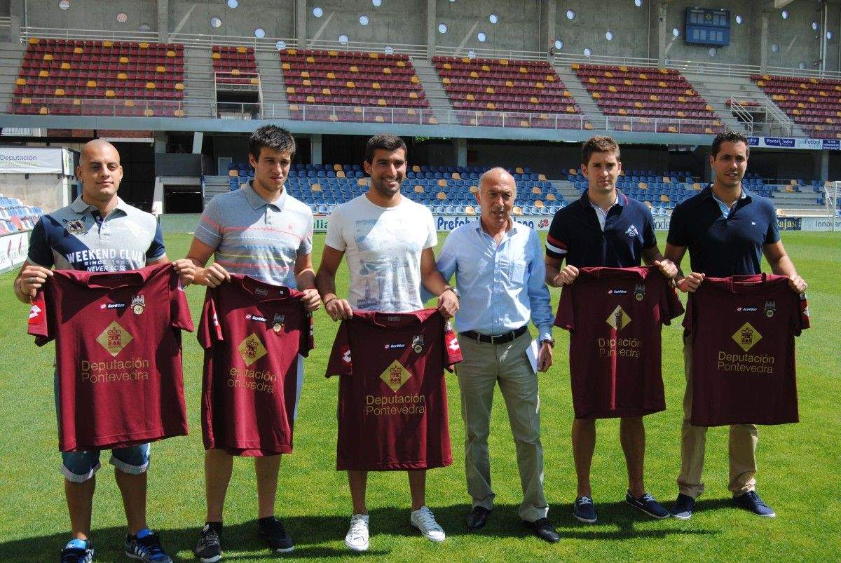 Presentación da fichaxe de Paco e Luismi polo Pontevedra e de Kevin, Adrián e David para o filial
